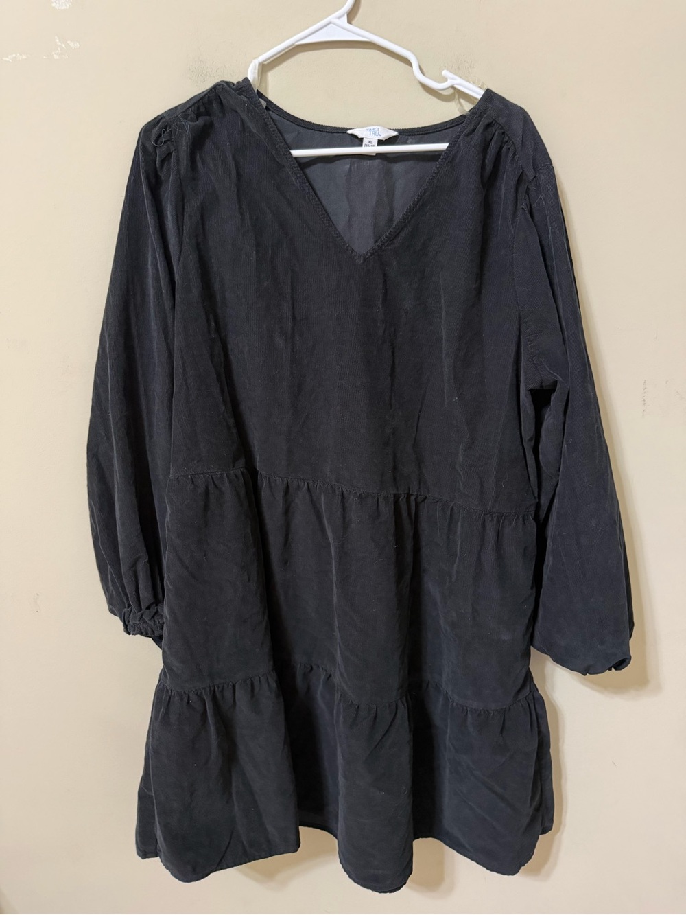Time and Tru Black V-Neck Tiered Women's corduroy Dress xl 16-18 fall chic cozy